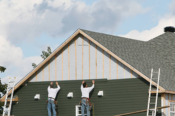 Professional Siding technician working in Inman, SC